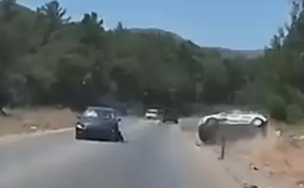 Bodrum'da iki otomobil kafa kafaya çarpıştı: İki yaralı