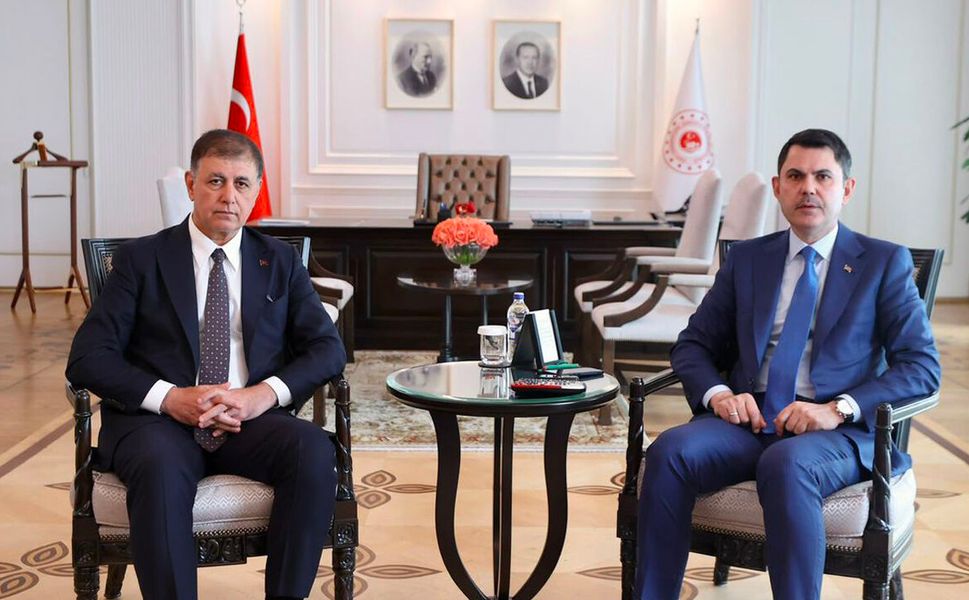 İzmir Belediye Başkanı Tugay, Bakan Kurum ile 'kentsel dönüşüm'ü görüştü