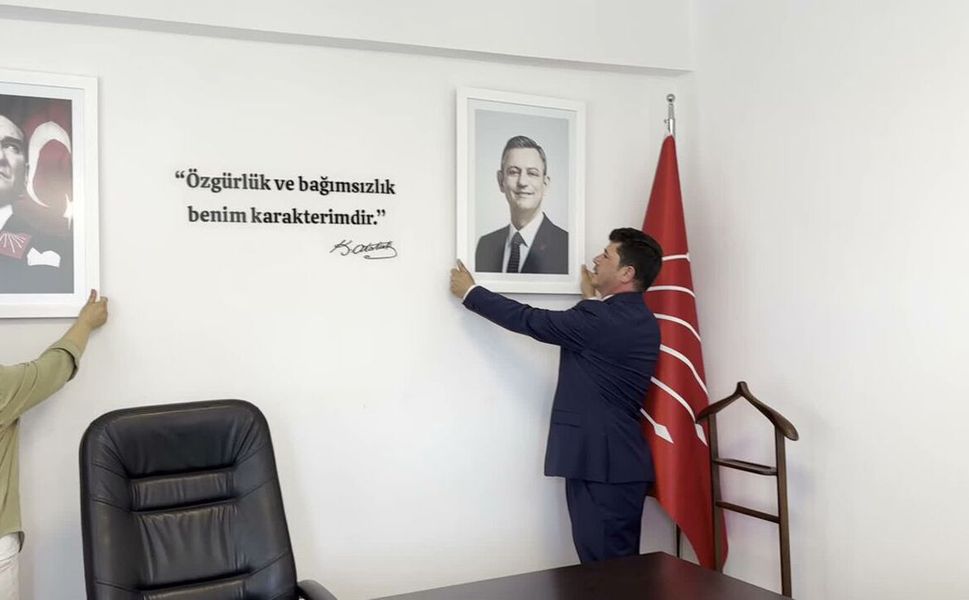 Nail Kızıl CHP Muğla il binasını boşalttı