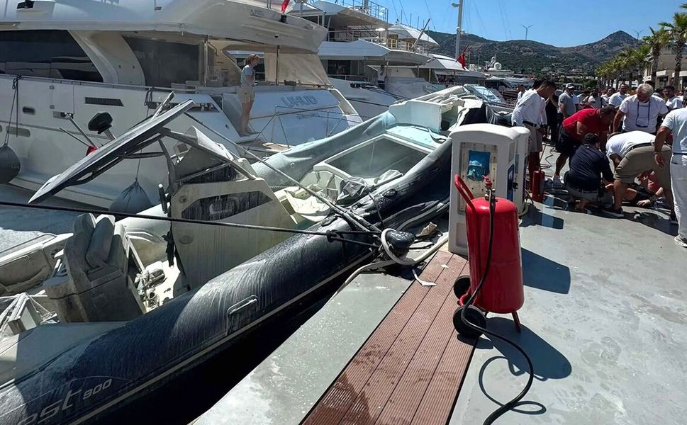 Bodrum'da marinaya demirli lastik botta patlama: Bir kişi yaralı