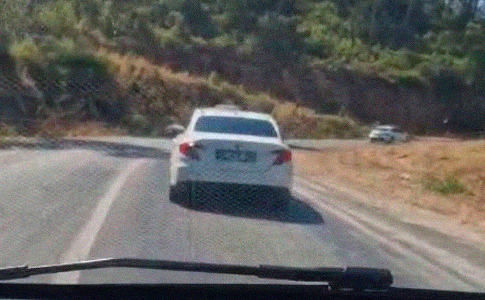 Marmaris'te ormana sigara izmariti atan sorumsuz sürücü yakalandı