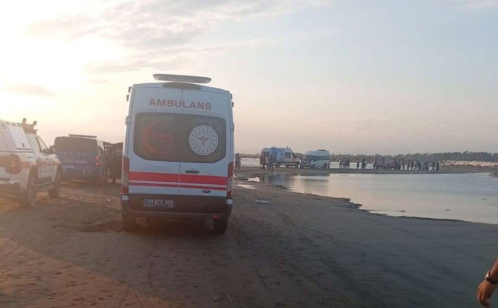 Mersin'de denize giren aile açığa sürüklendi: Dört ölü