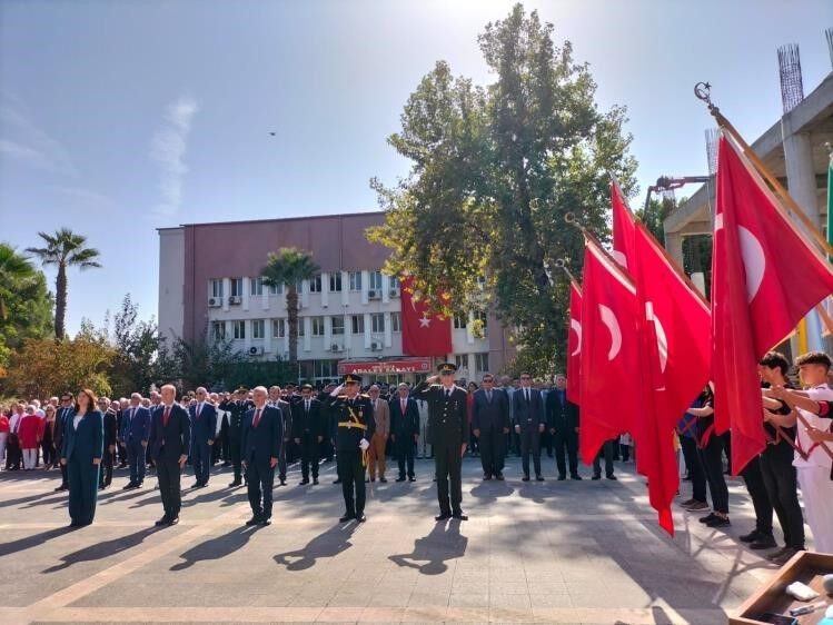 KÖYCEĞİZ'DE 100. YIL KUTLAMALARI ÇELENK SUNMA TÖRENİ İLE BAŞLADI