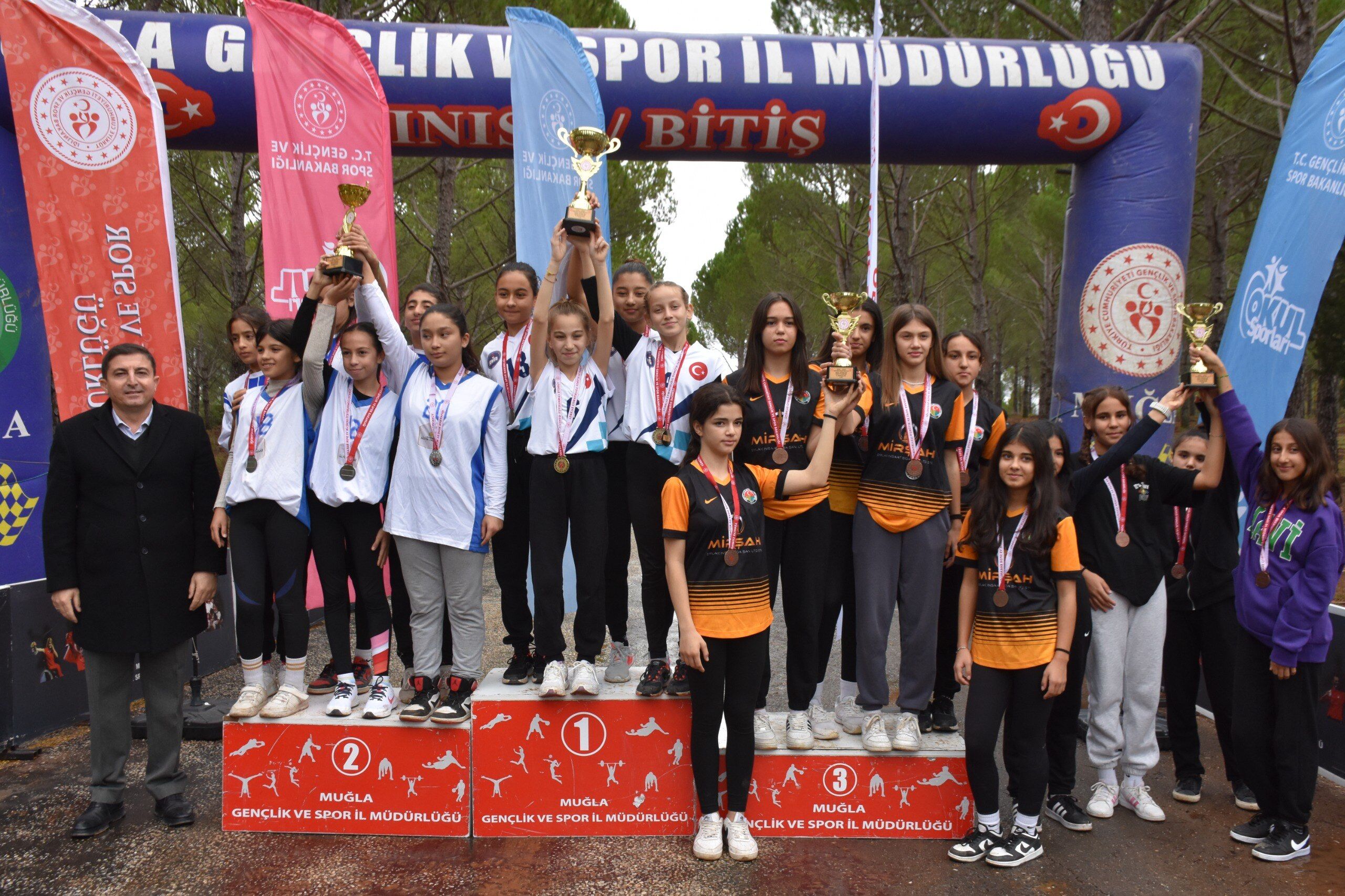 MUĞLA'DA OKUL SPORLARI KROS İL BİRİNCİLİĞİ YAPILDI