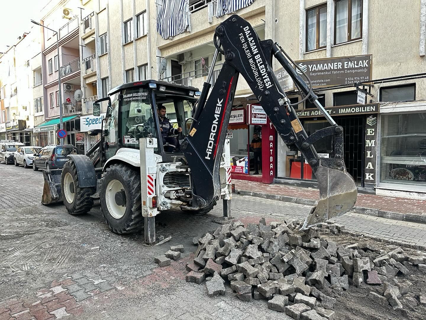 BAŞKAN MUHAMMET KARAKUŞ; “MUSKİ KAZDIĞI YERLERİ ÖYLECE BIRAKIYOR”