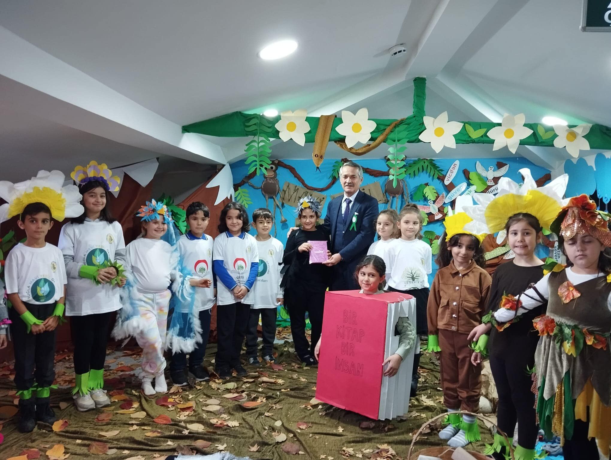 MİNİK ÖĞRENCİLER “GÜZELLİĞİN ÖYKÜSÜNÜ” ANLATTILAR