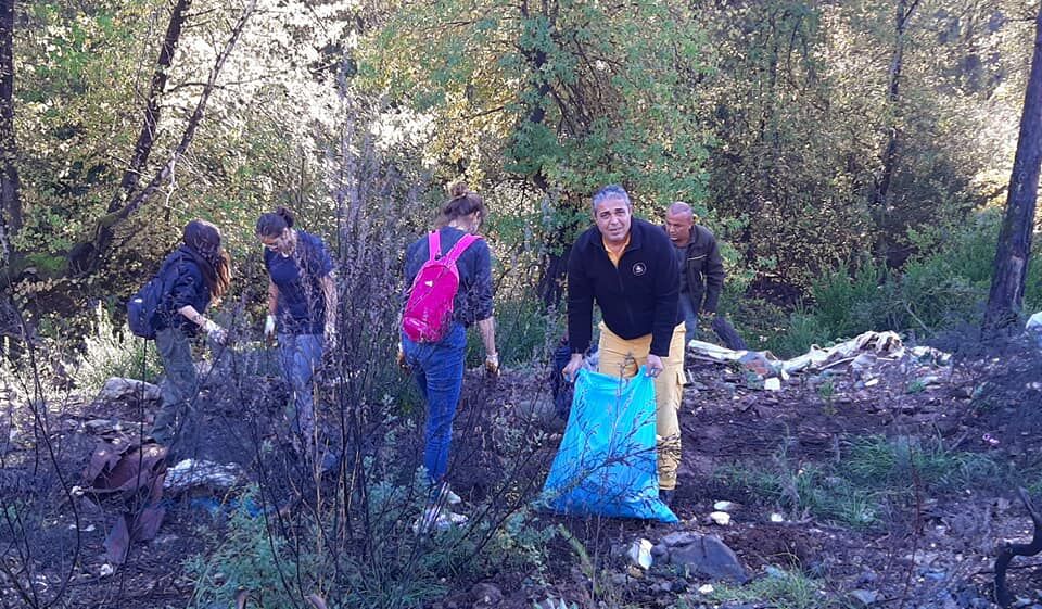 DOĞA GÖNÜLLÜLERİ FİDAN DİKİP, ÇÖP TOPLADI