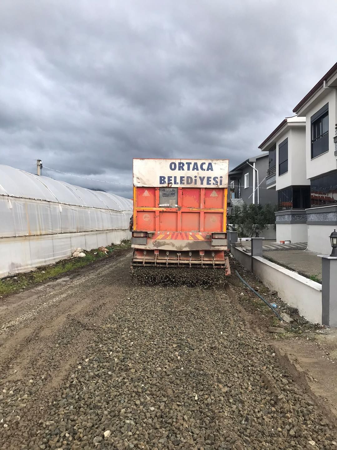 ORTACA’DA YOL VE PARKLARIN BAKIM ONARIM ÇALIŞMALARI DEVAM EDİYOR