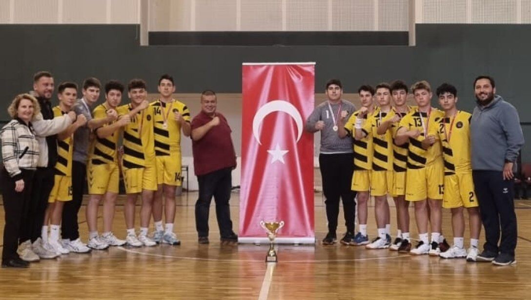 ULALI GENÇLERDEN HENTBOL'DA BÜYÜK BAŞARI
