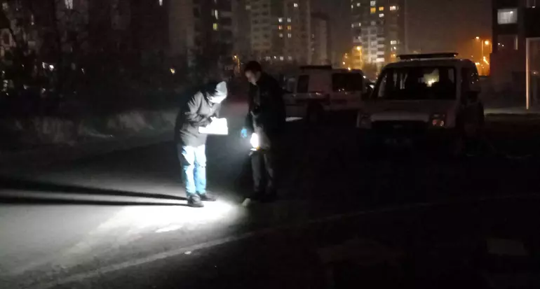 OTOMOBİLDEN TÜFEKLE ATEŞ AÇTILAR : 13 YAŞINDAKİ KIZ ÇOCUĞU YARALANDI
