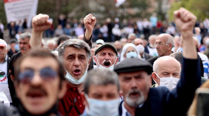 EMEKLİLER İSYAN ETTİ: TEDBİR ALINMAZSA MUTFAKTAKİ YANGIN EVİ SARACAK