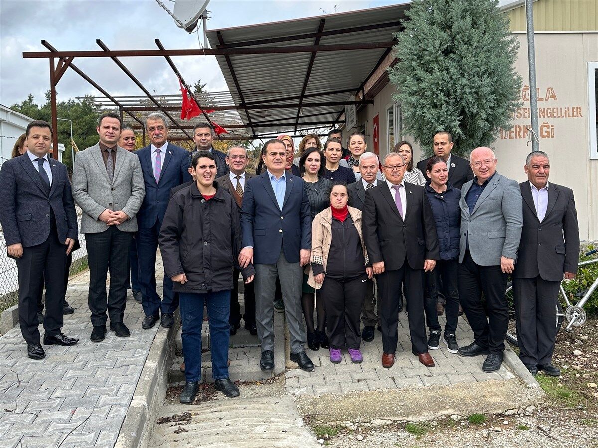 VALİ AKBIYIK VE EŞİNDEN ENGEL TANIMAYANLARA ZİYARET