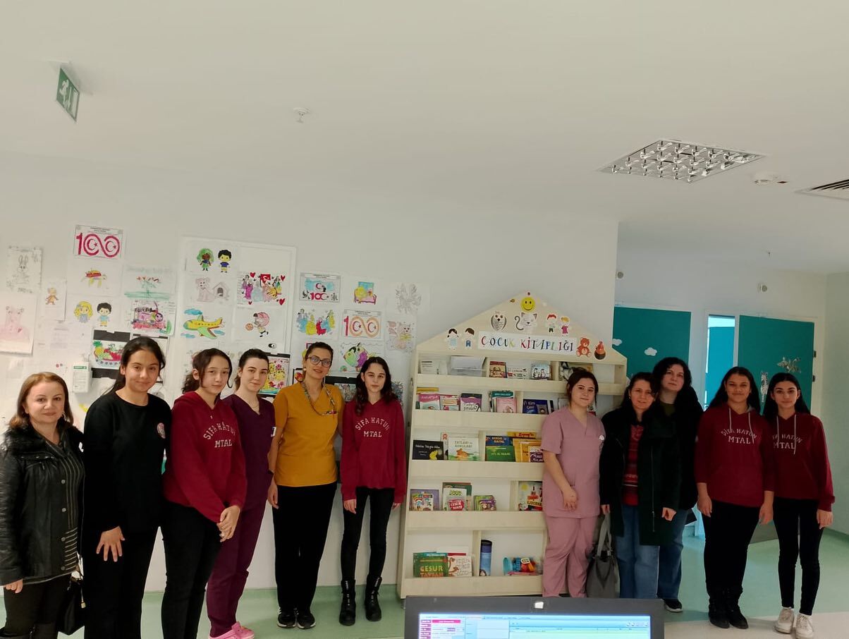 HASTA ÇOCUKLARLA KİTAP OKUDULAR