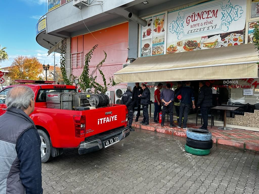 DALAMAN’DA YANGIN KORKUTTU, BİNA BOŞALTILDI