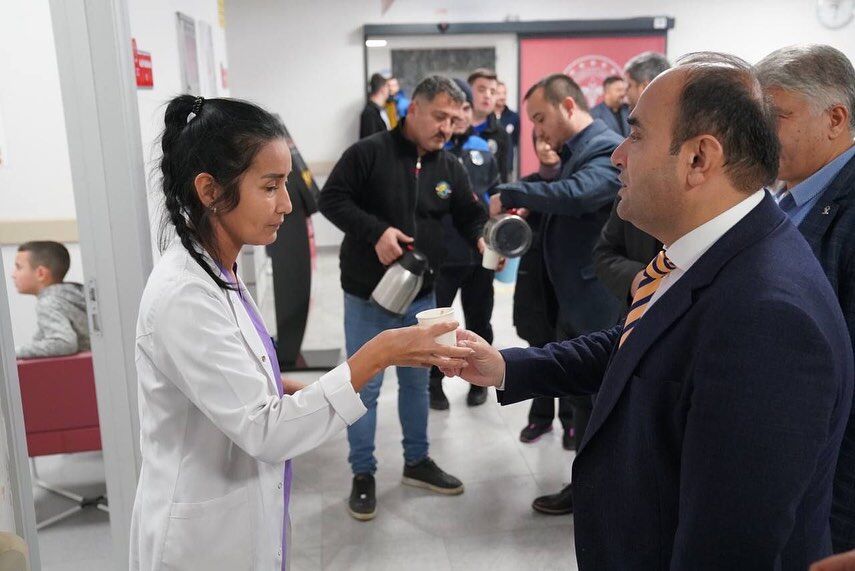 BAŞKAN AKDENİZLİ’DEN SALEP İKRAMI