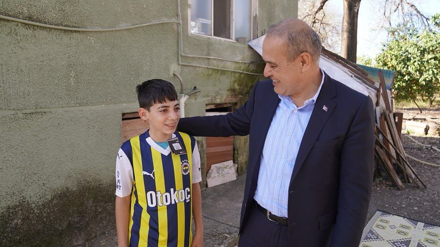 BAŞKAN UZUNDEMİR’DEN HÜSEYİN’E FORMA