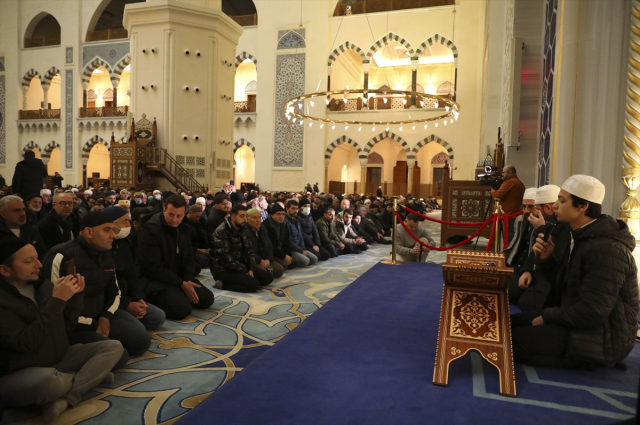 9 ŞEHİDİMİZ İÇİN CAMİLER'DE SABAH NAMAZI'NDA DUA EDİLDİ