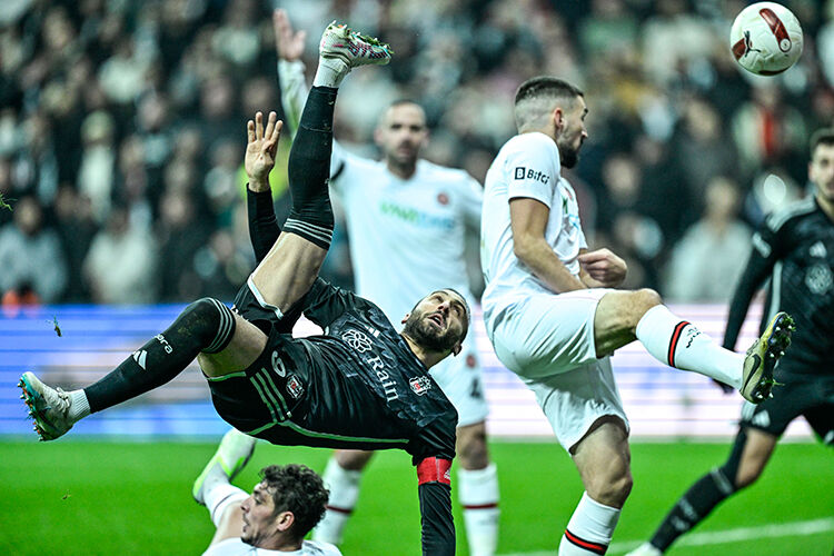 BEŞİKTAŞ FERNANDO SANTOS İLE İLK MAÇINI KAZANDI