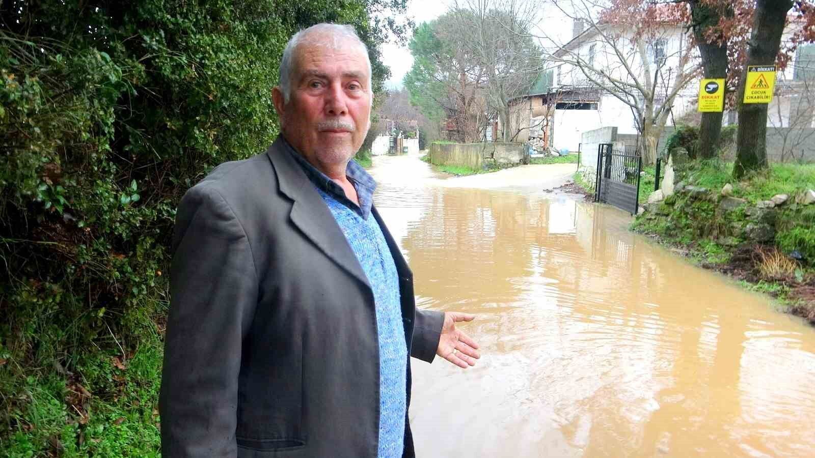 MENTEŞE'DE SAĞANAK YOLLARI GÖLE ÇEVİRDİ