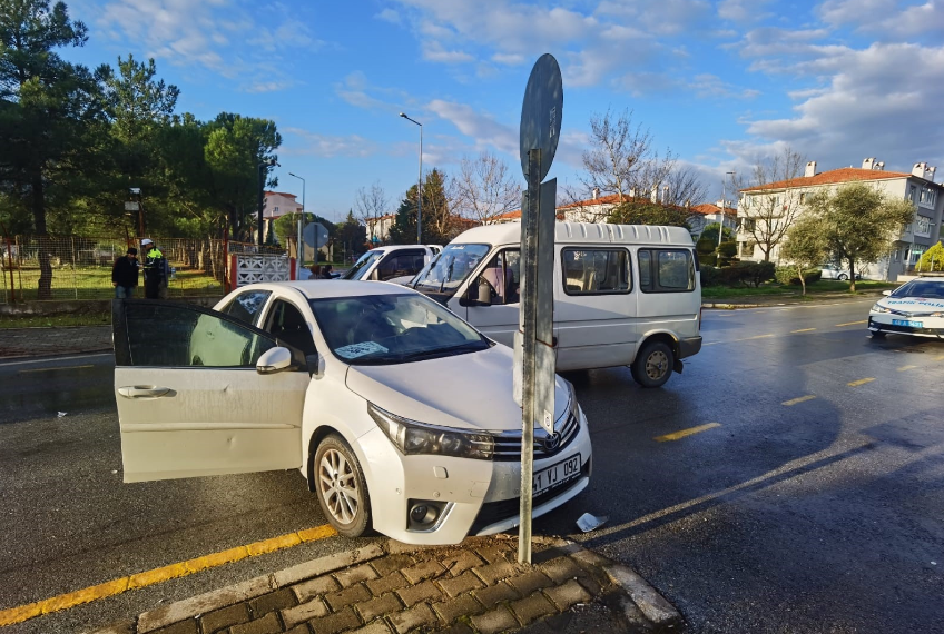 MENTEŞE’DE TRAFİK KAZASI UCUZ ATLATILDI