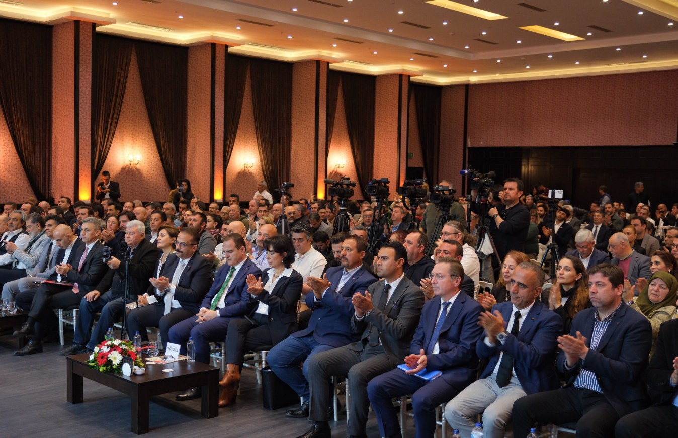 BAKAN’IN PROGRAMINDA KONUŞTU: KENDİMİ TURİZM İÇİN FEDA EDECEĞİM