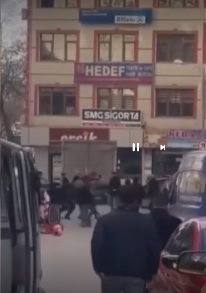 İKİ GRUP ARASINDA SİLAHLI, BIÇAKLI KAVGA