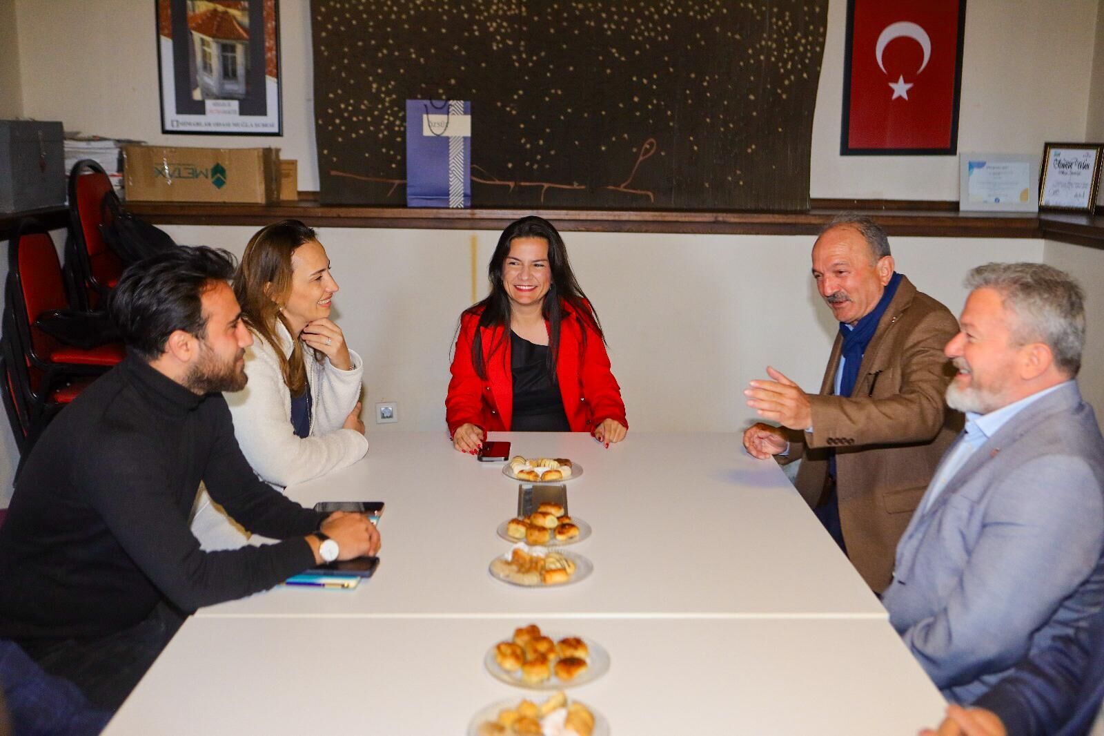 SAATCI, MESLEK ODASI TEMSİLCİLERİNİN DERTLERİNİ DİNLEDİ