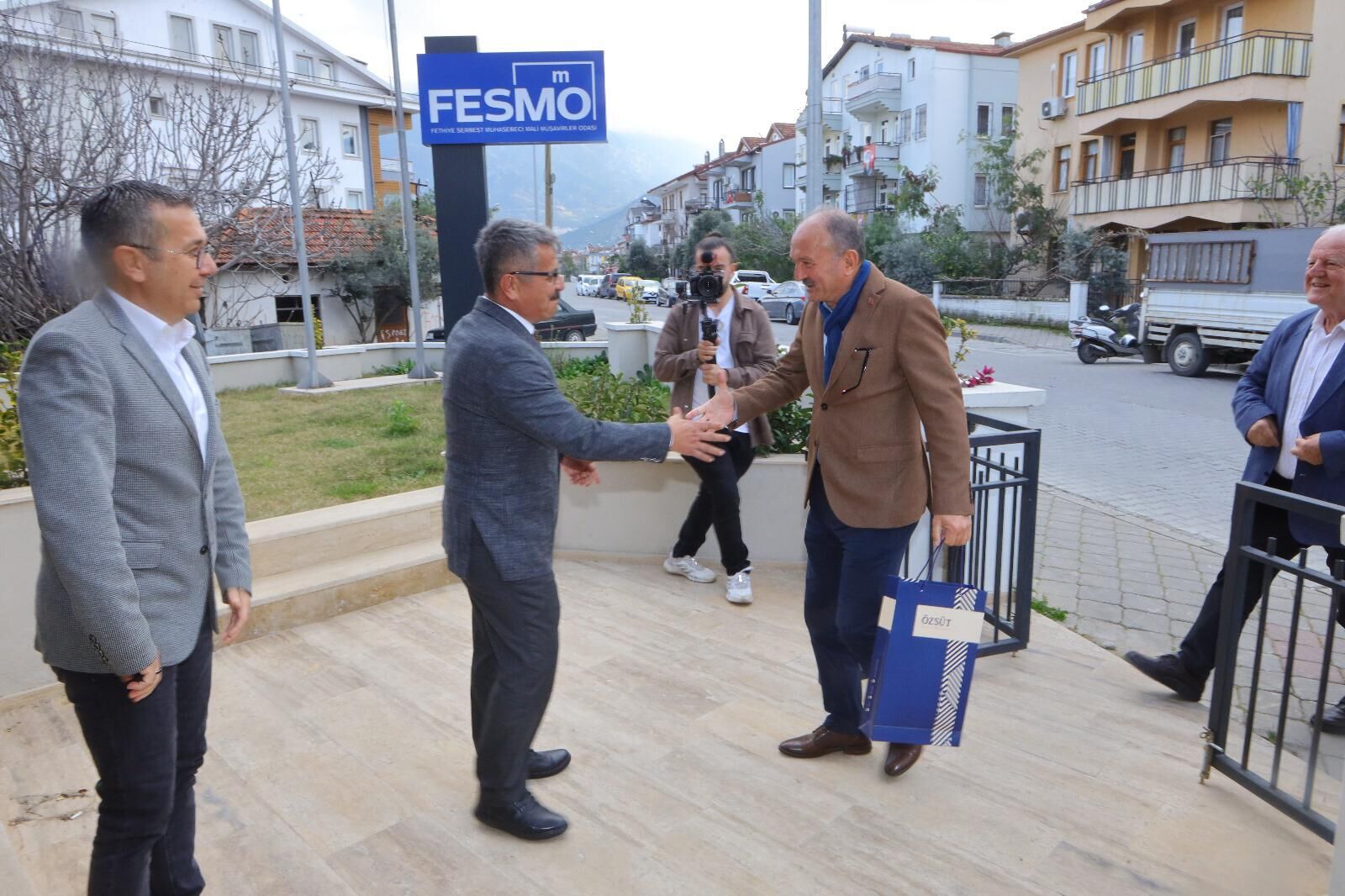 SAATCI, MESLEK ODASI TEMSİLCİLERİNİN DERTLERİNİ DİNLEDİ
