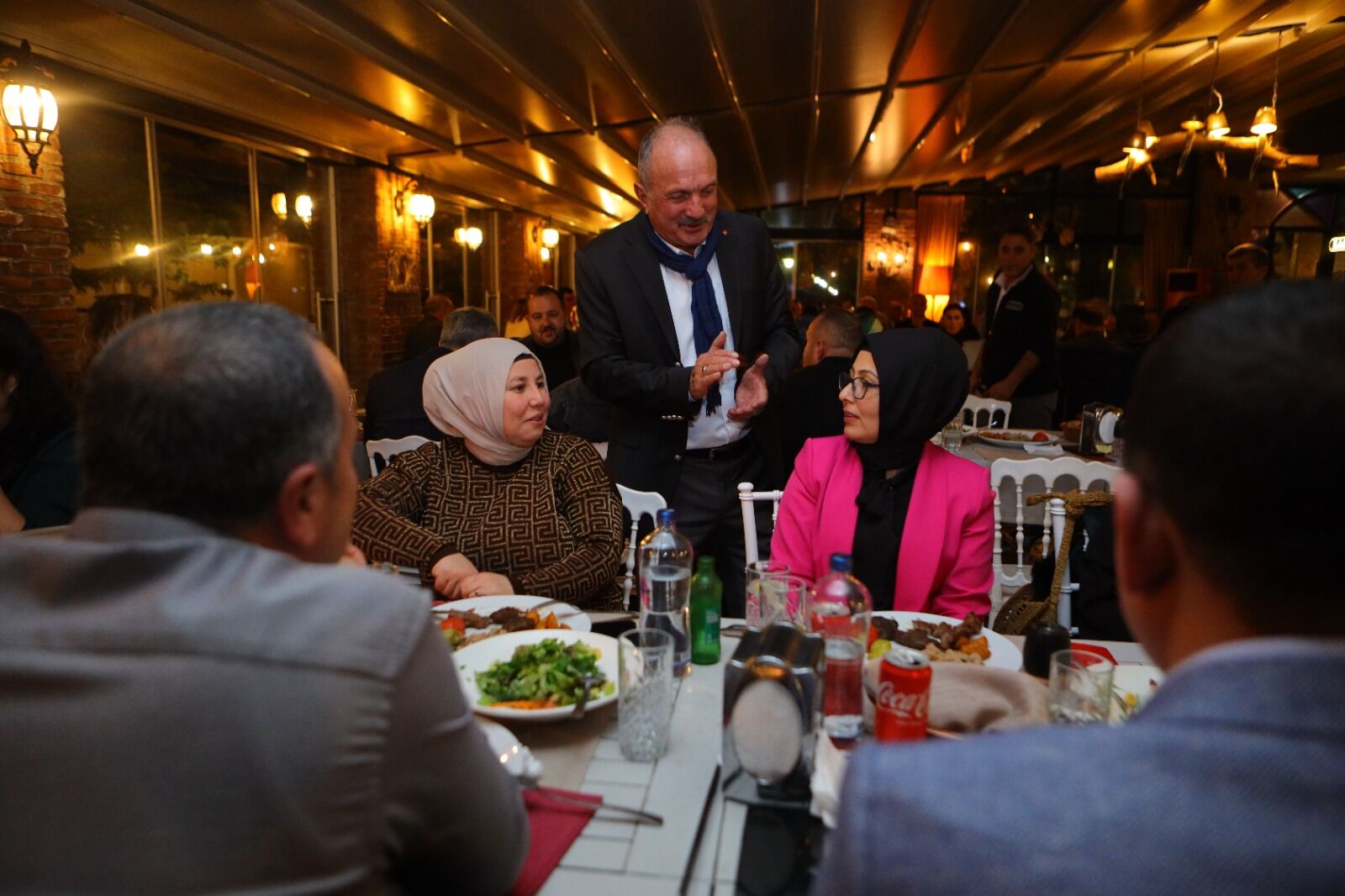 SAATCI, MECLİS ÜYESİ ADAYLARIYLA YEMEKTE BULUŞTU
