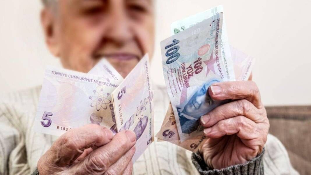 EMEKLİLER MÜJDE! SEYYANEN ZAM VE İKRAMİYE'DE ARTIŞ YOLDA