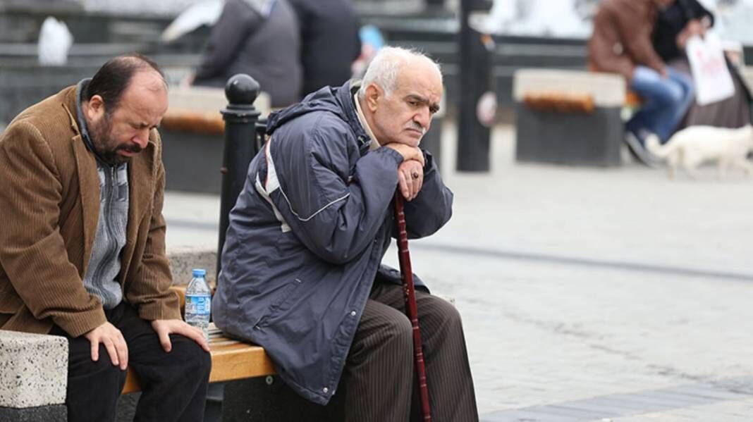 EMEKLİLER MÜJDE! SEYYANEN ZAM VE İKRAMİYE'DE ARTIŞ YOLDA