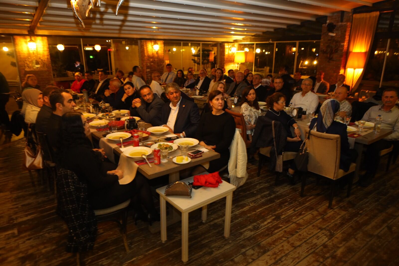 SAATCI, MECLİS ÜYESİ ADAYLARIYLA YEMEKTE BULUŞTU