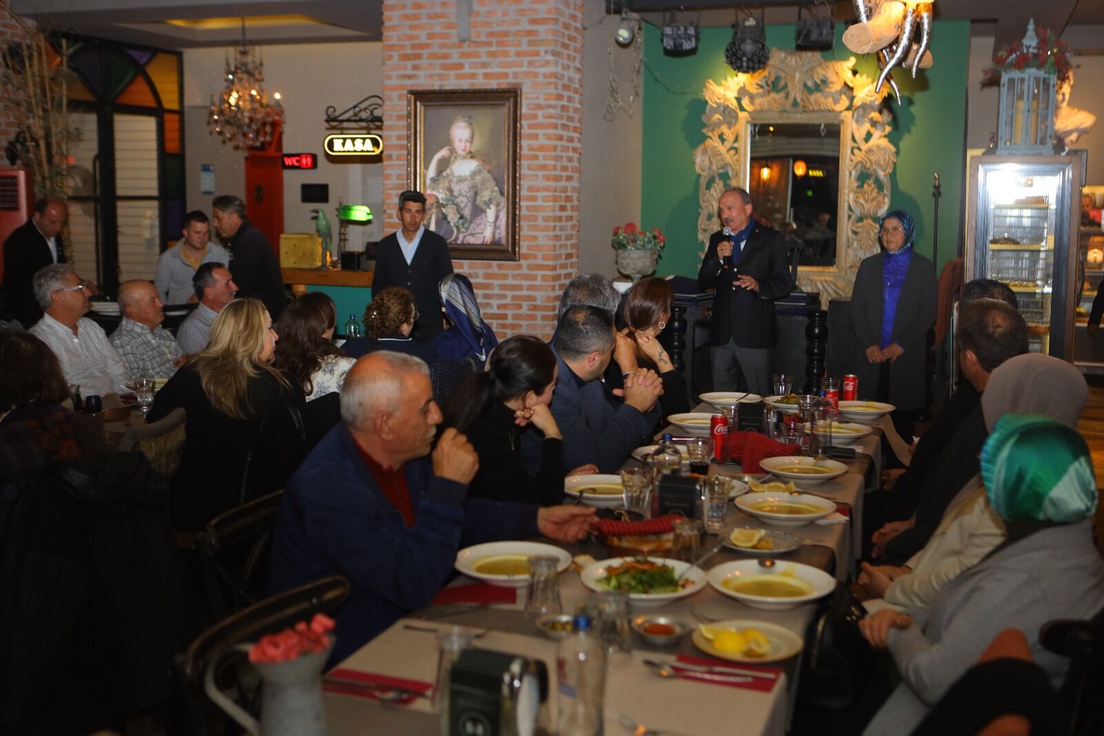 SAATCI, MECLİS ÜYESİ ADAYLARIYLA YEMEKTE BULUŞTU