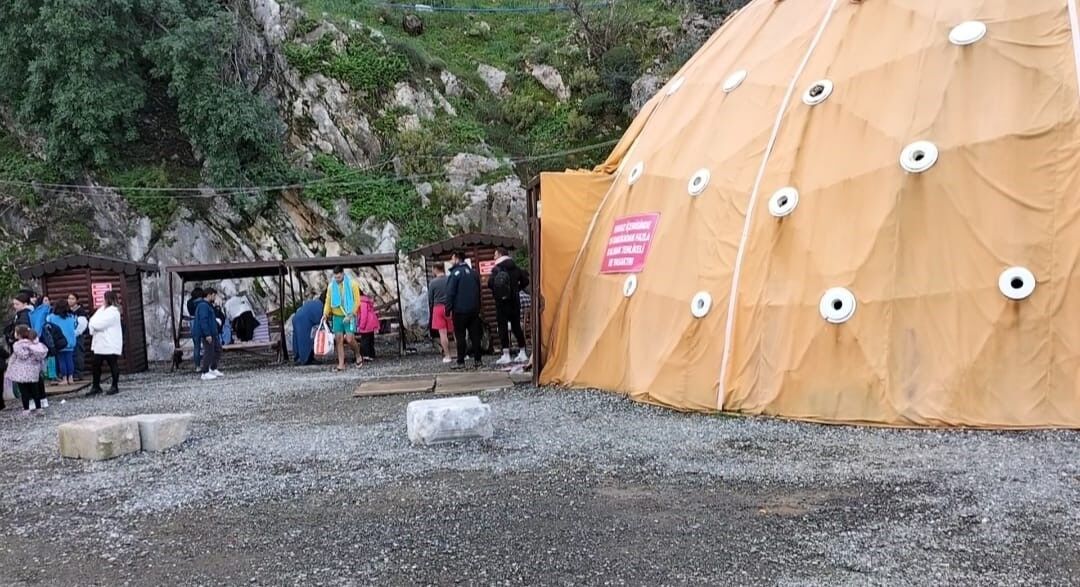 KÖYCEĞİZ'DEKİ MEKAN YAZ-KIŞ DEMEDEN DOLUP TAŞIYOR: GİRİŞ ÜCRETİ ŞAŞIRTIYOR