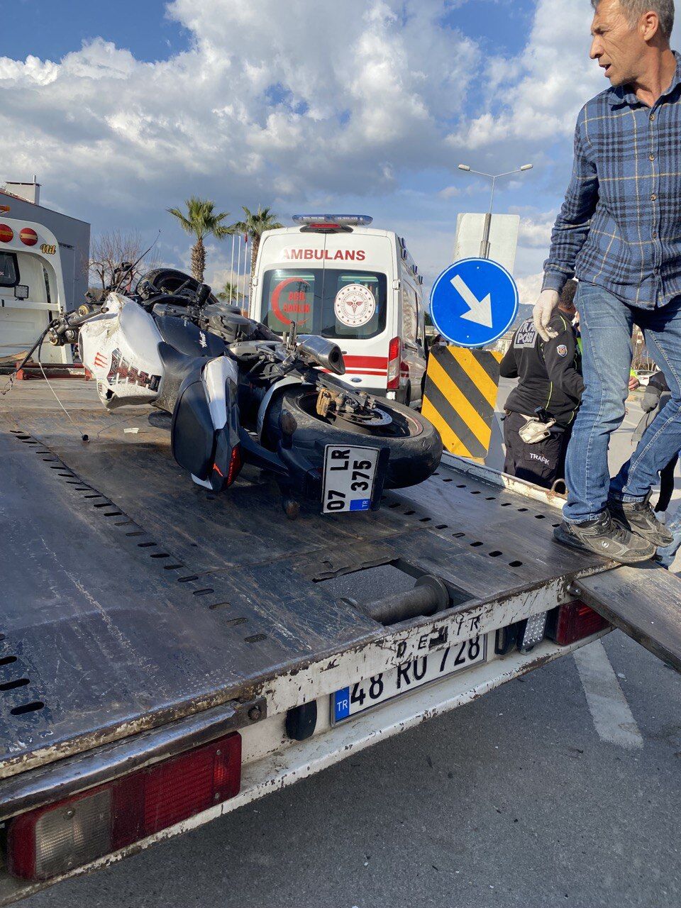 DALAMAN'DA MOTOSİKLETLE KAMYON ÇARPTIŞTI: 1 ÖLÜ