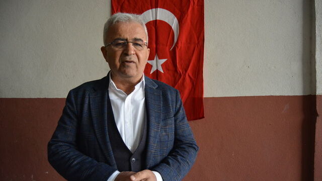DEPREMDE YIKILAN BİNADAN SUÇLANAN BELEDİYE BAŞKANI TESLİM OLDU