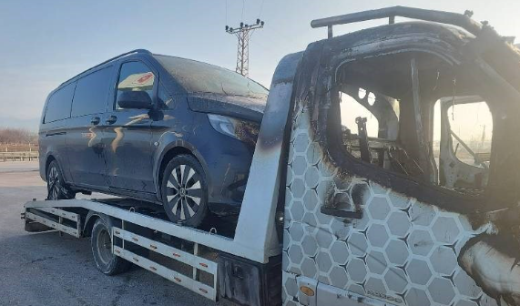 BBP LİDERİ DESTİCİ’NİN KAZA YAPAN ARACINI TAŞIYAN ÇEKİCİ ALEV ALEV YANDI!