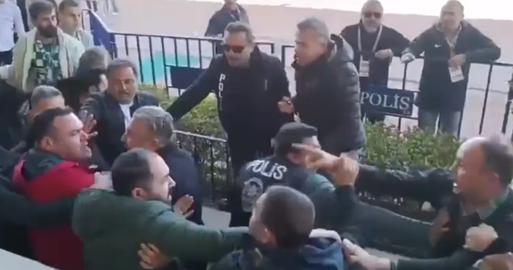 MUĞLA-YATAĞAN MAÇINDA ÇIKAN OLAYDAN YENİ GÖRÜNTÜLER
