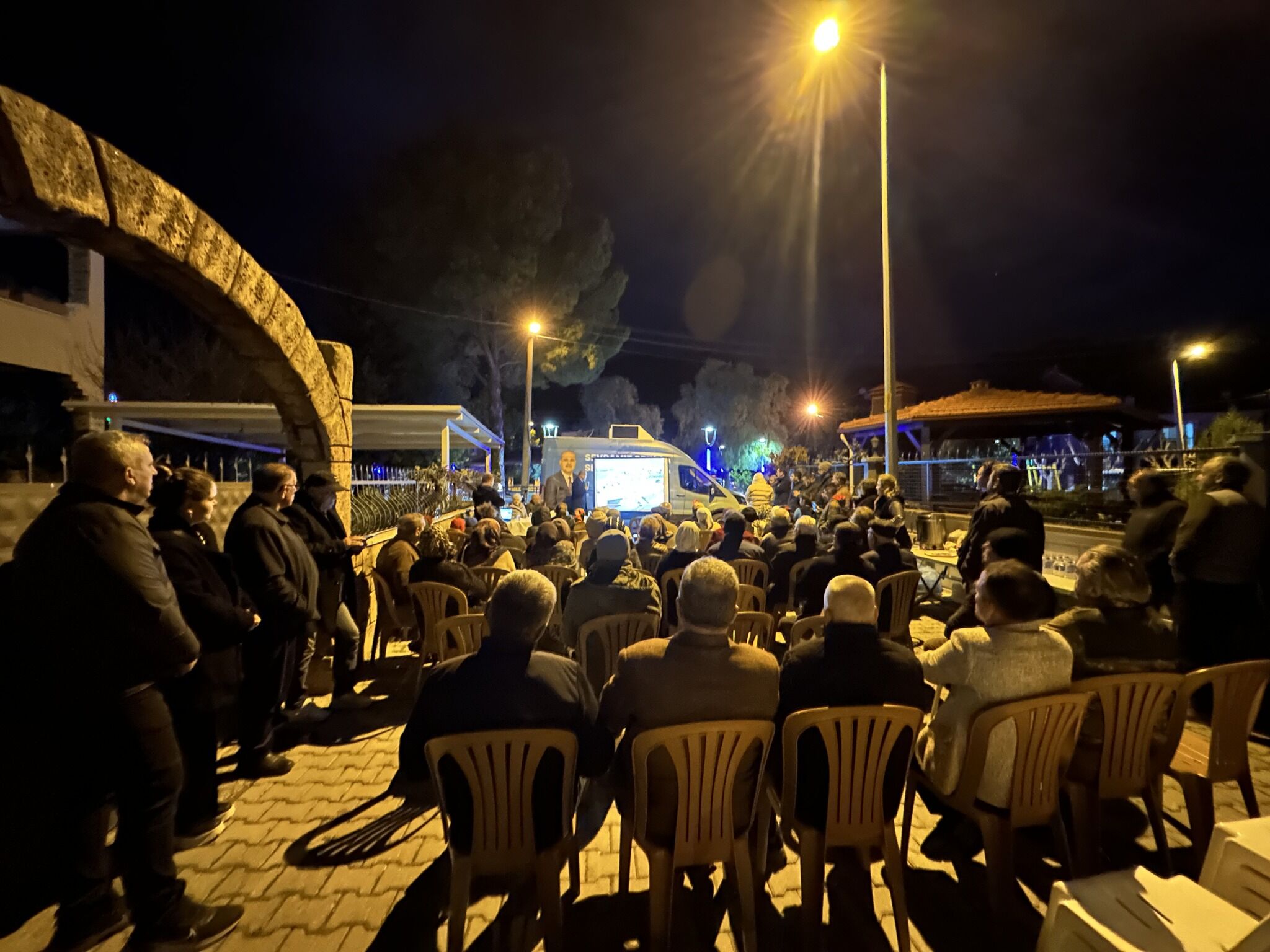 BAŞKAN UZUNDEMİR İLGİDEN MEMNUN