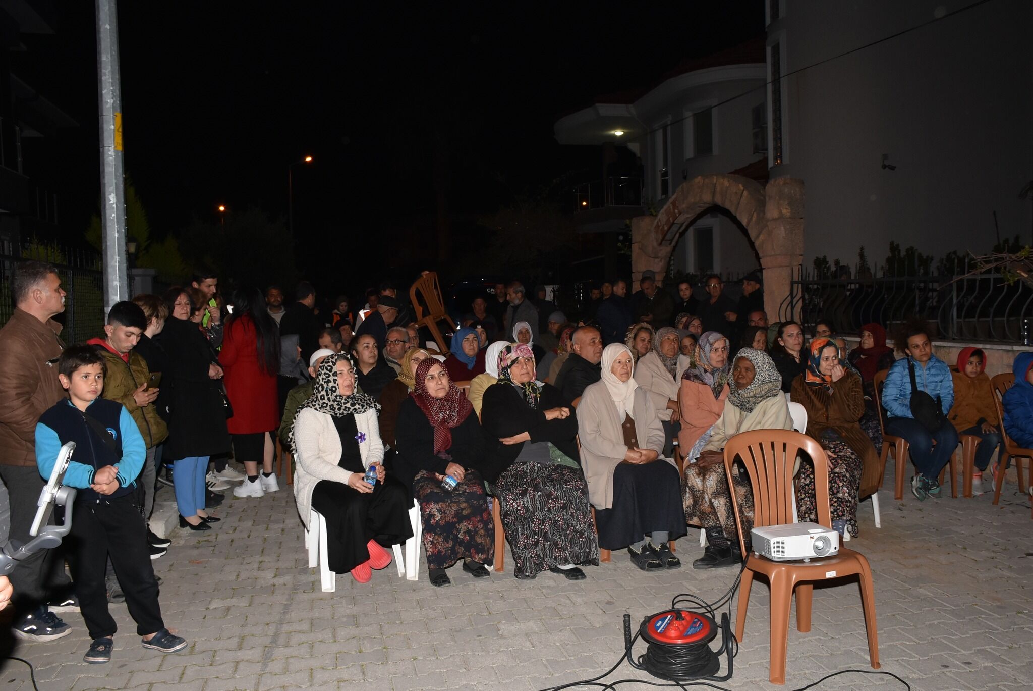BAŞKAN UZUNDEMİR İLGİDEN MEMNUN