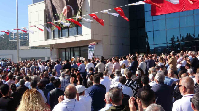 MARMARİS’İN YENİ BELEDİYE BAŞKANI ÜNLÜ MAZBATASINI ALDI
