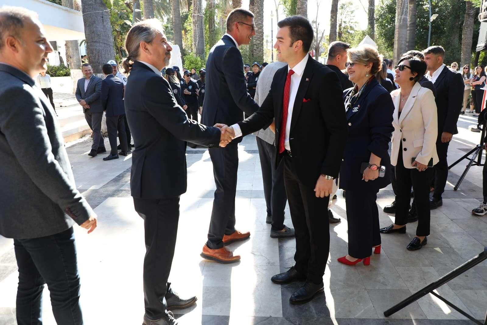 MANDALİNCİ, PERSONELİYLE BAYRAMLAŞTI