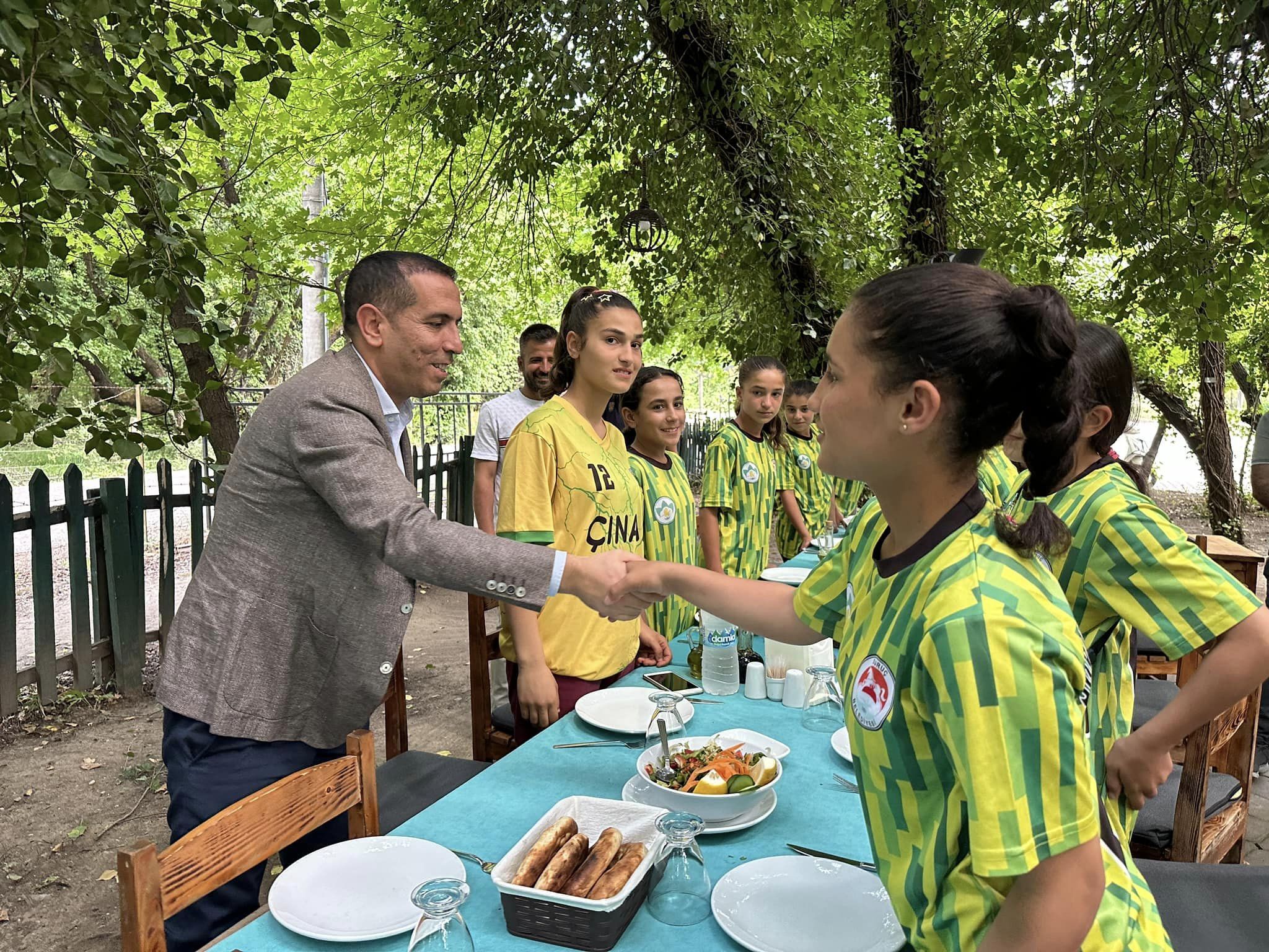 MÜSABAKA İÇİN GELDİKLERİ MUĞLA’DA KAYMAKAM AKTAŞ’I ZİYARET ETTİLER