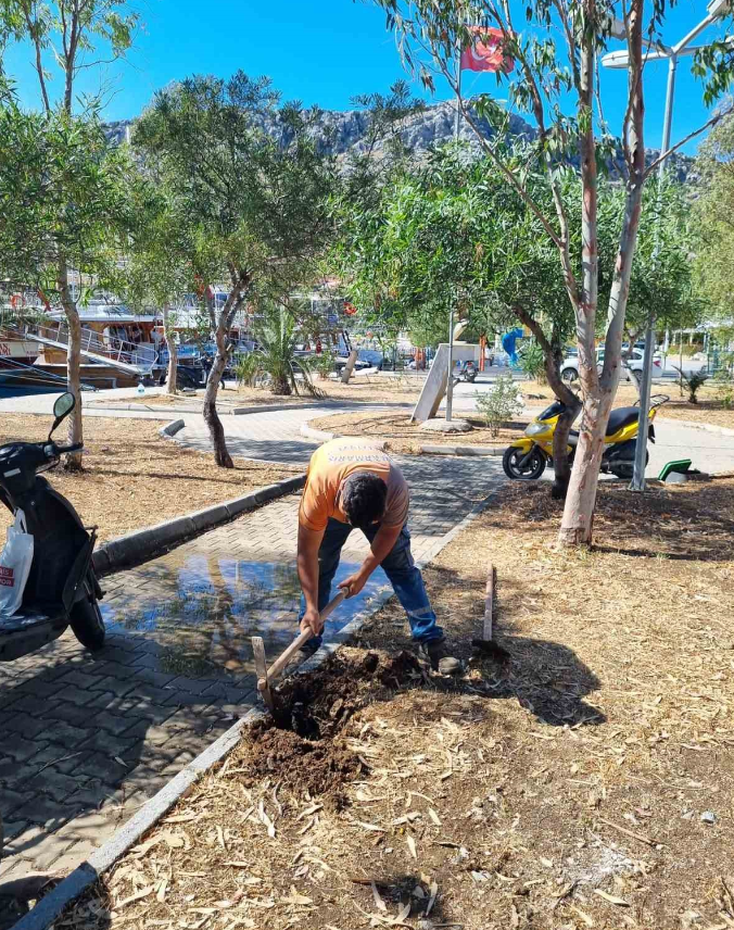 MARMARİS’TE PARKLAR YENİLENİYOR