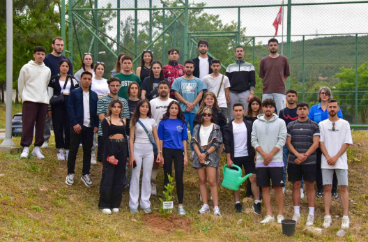 DEPREMDE VEFAT EDEN MSKÜ ÖĞRENCİLERİ ANISINA FİDAN DİKİLDİ