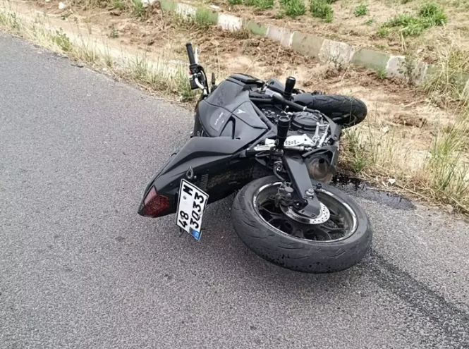 İZİNSİZ ALDIKLARI MOTOSİKLETLE ÖLÜME GİTTİLER