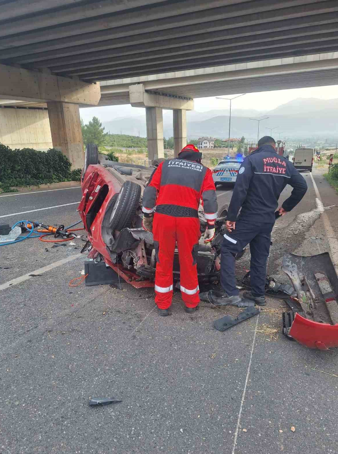 OTOMOBİL TAKLA ATTI! 2 KİŞİ AĞIR YARALANDI