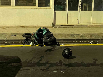 BODRUM’DA OTOMOBİLLE MOTOSİKLET KAFA KAFAYA ÇARPIŞTI