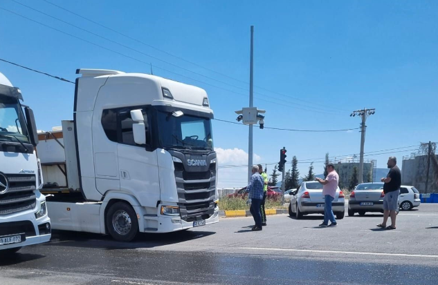 MİLAS’TA TIR İLE OTOMOBİL ÇARPIŞTI: 1 YARALI