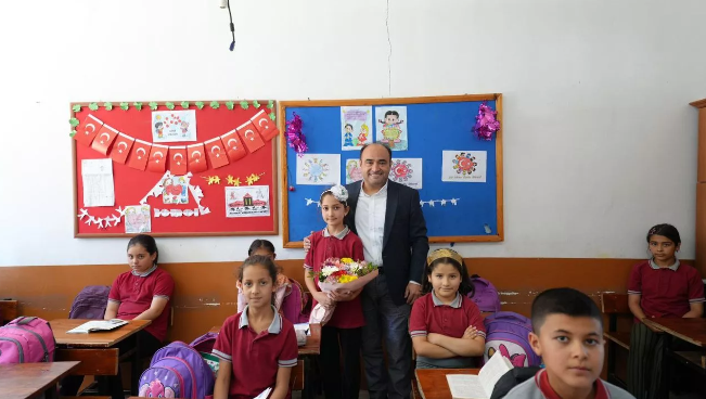 SINIF BAŞKANI SEÇİLEN ÖĞRENCİ 'BELEDİYE BAŞKANI' SÖZÜNÜ TUTTU!